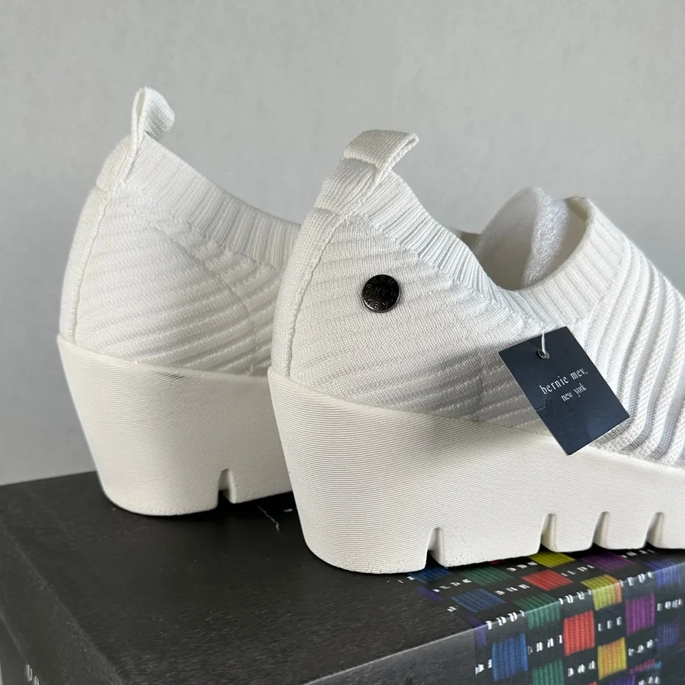 bernie mev. White Knit Slip-On Wedge Sneakers. Brand New - Picture 3 of 5